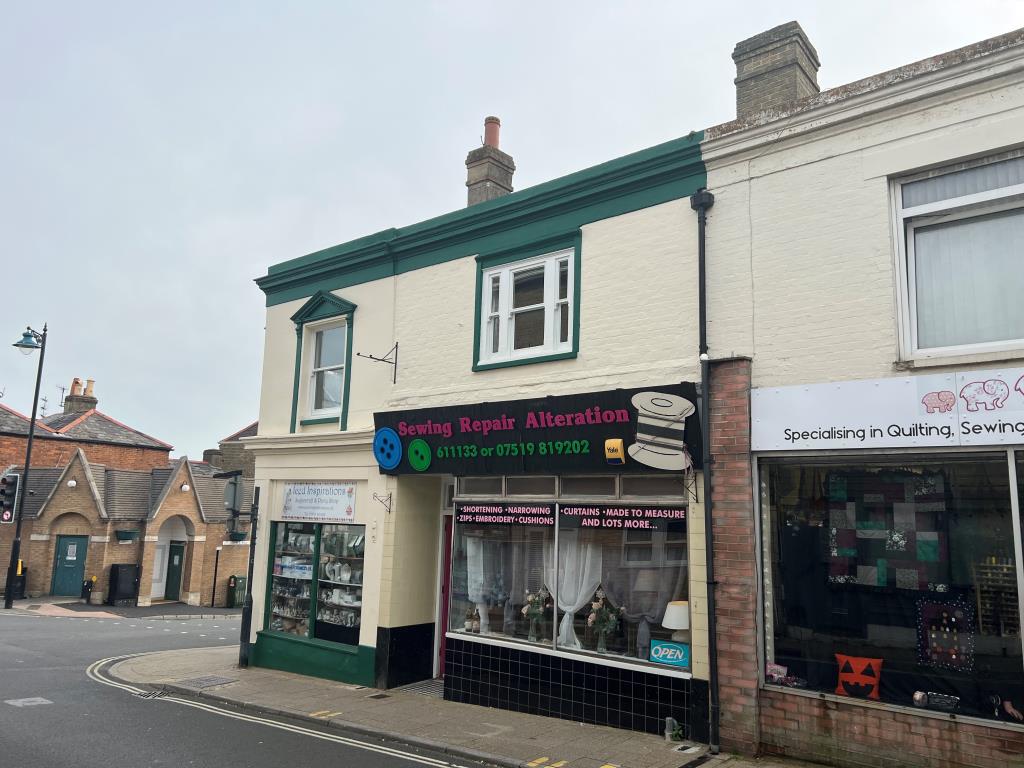 Lot: 63 - MIXED RESIDENTIAL AND COMMERCIAL INVESTMENT OPPORTUNITY - 